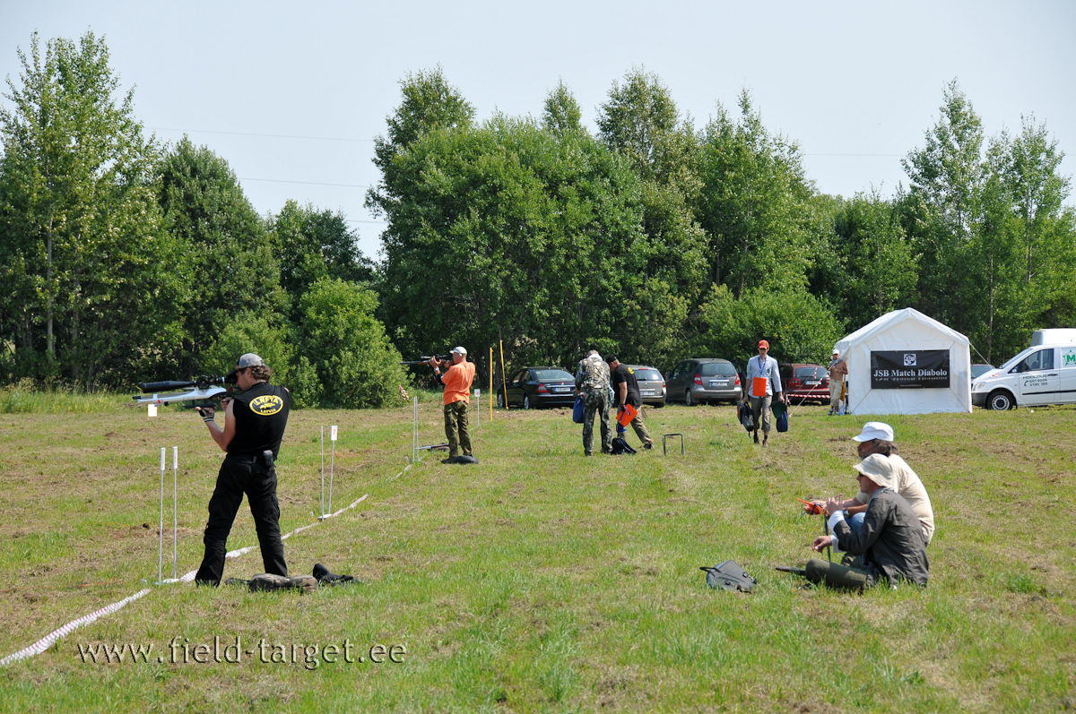 Aroni grupp tulejoonel